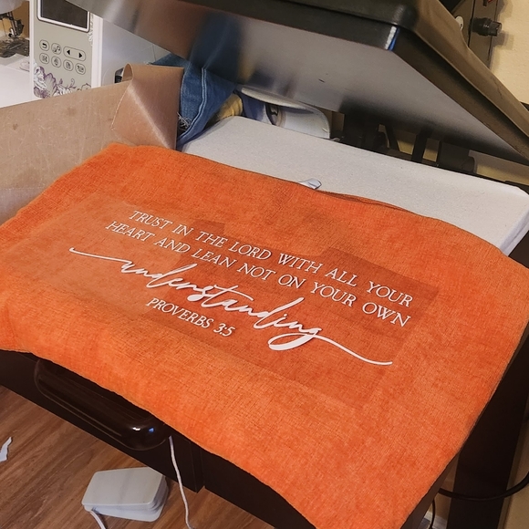 Throw pillows - Picture 3 of 3